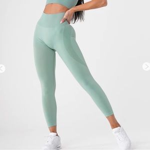 NVGTN sage contour leggings